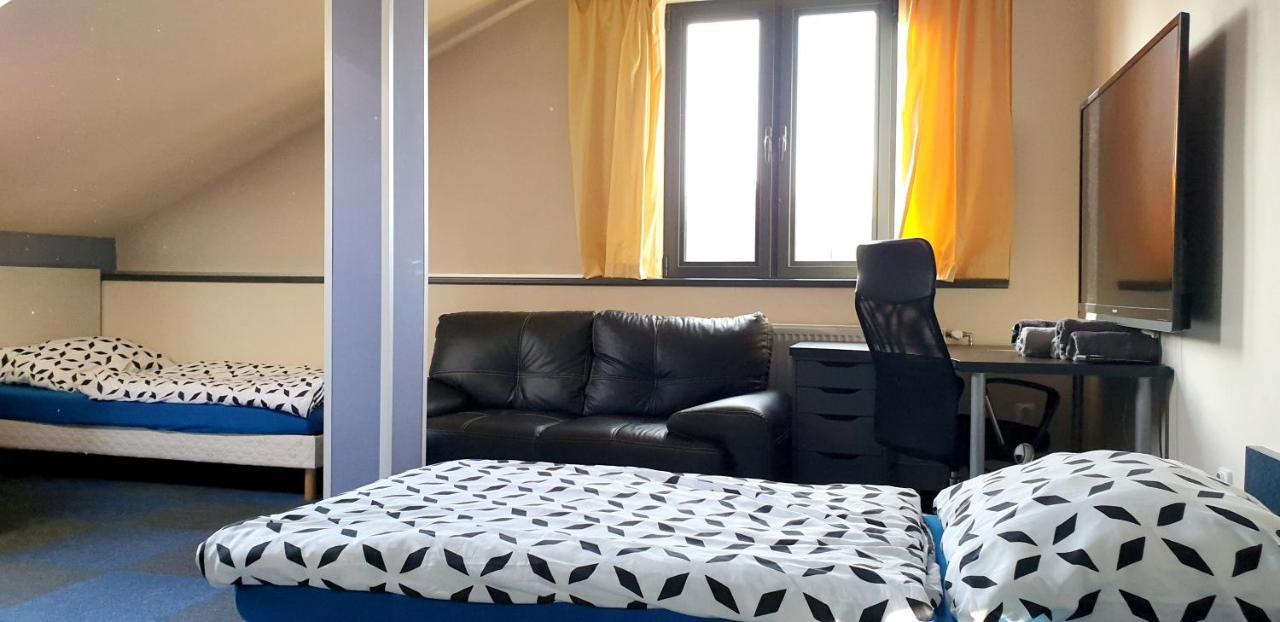 2 Bedrooms House With Enclosed Garden And Wifi At Slezska Ostrava Esterno foto