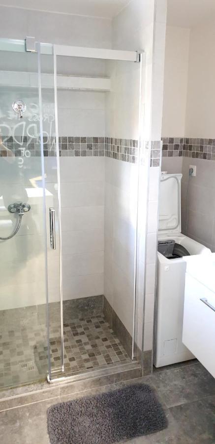 2 Bedrooms House With Enclosed Garden And Wifi At Slezska Ostrava Esterno foto